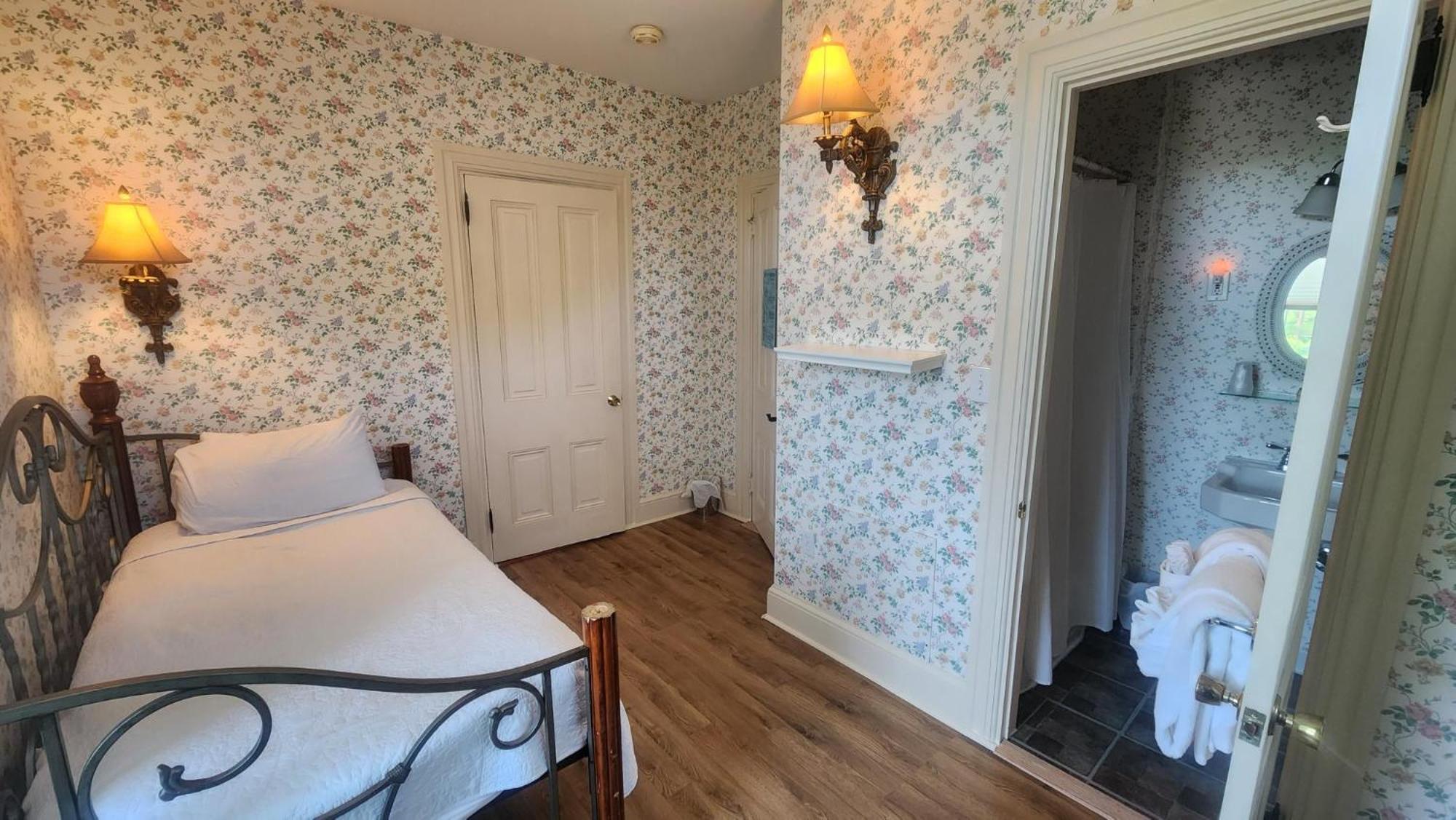Greystone Manor Bed & Breakfast Bird-in-Hand Экстерьер фото
