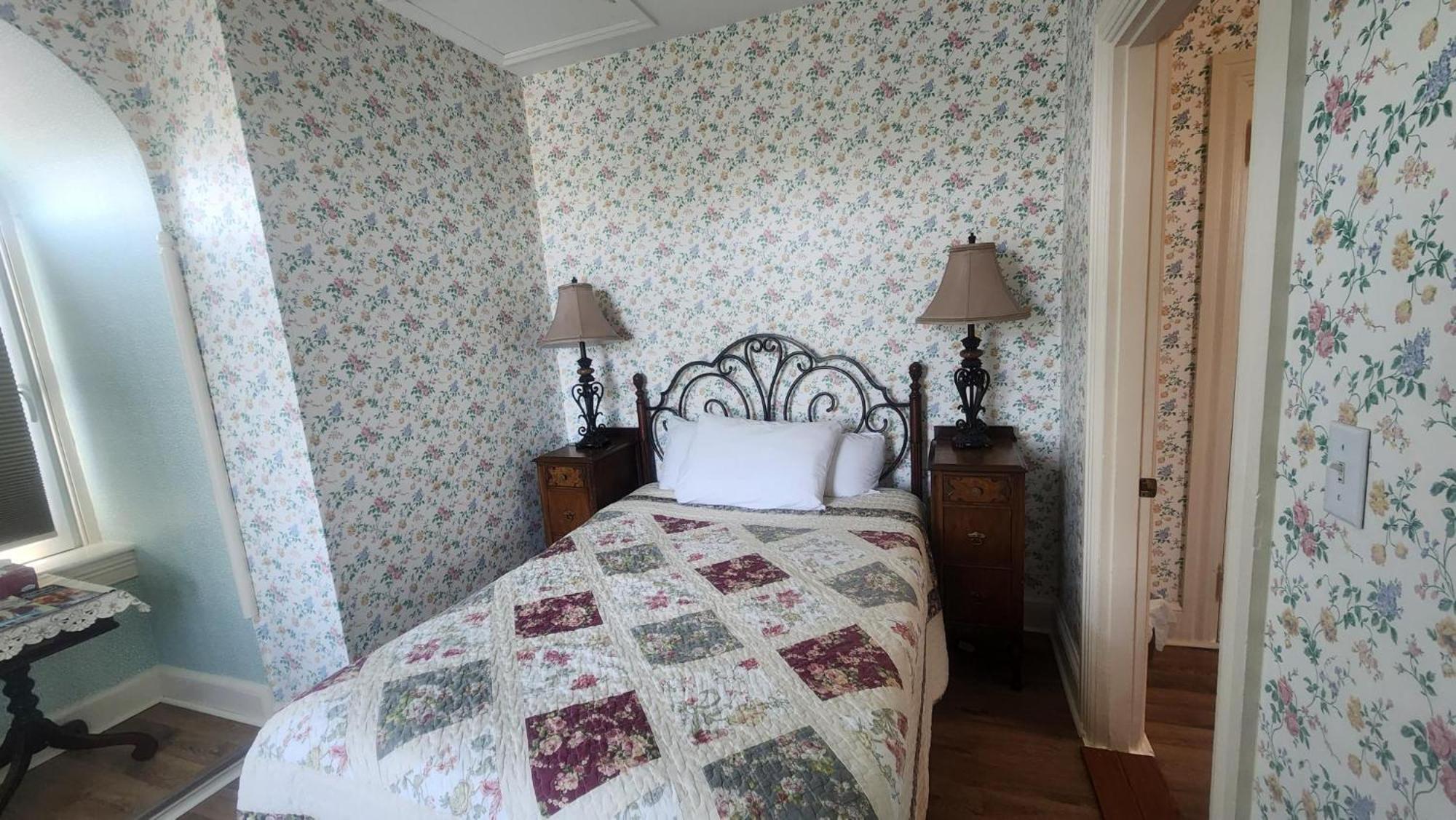 Greystone Manor Bed & Breakfast Bird-in-Hand Экстерьер фото