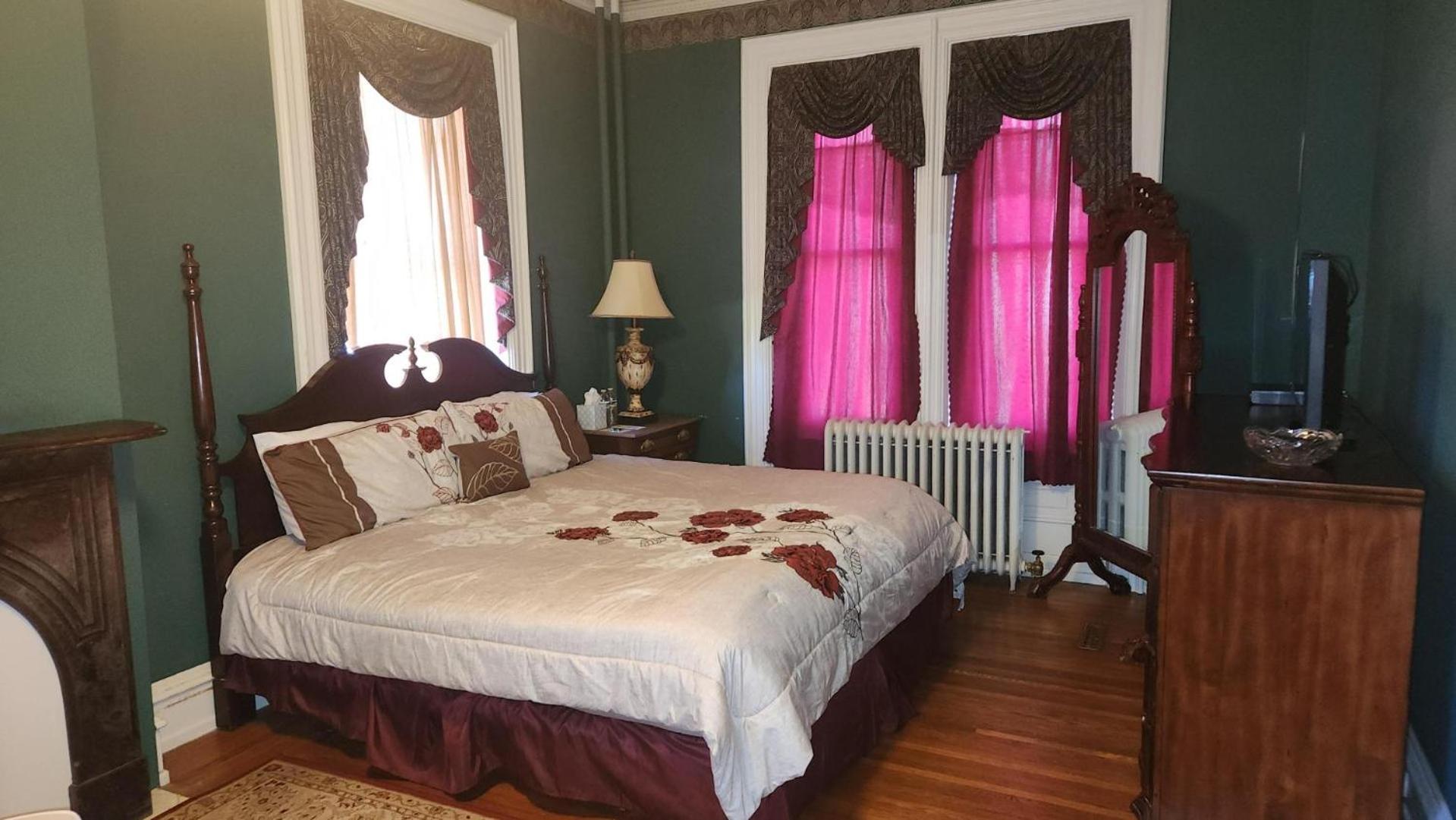 Greystone Manor Bed & Breakfast Bird-in-Hand Экстерьер фото