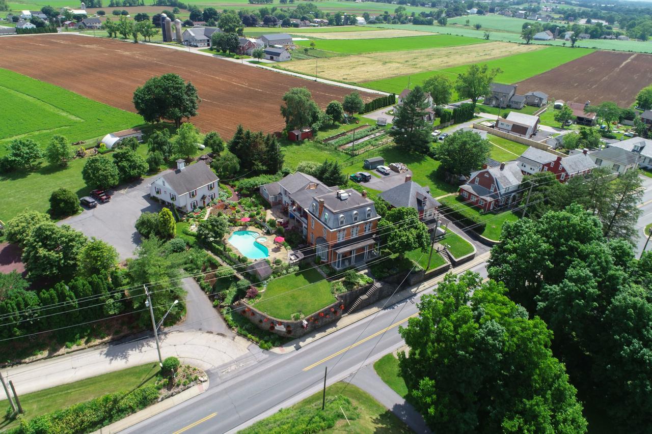 Greystone Manor Bed & Breakfast Bird-in-Hand Экстерьер фото