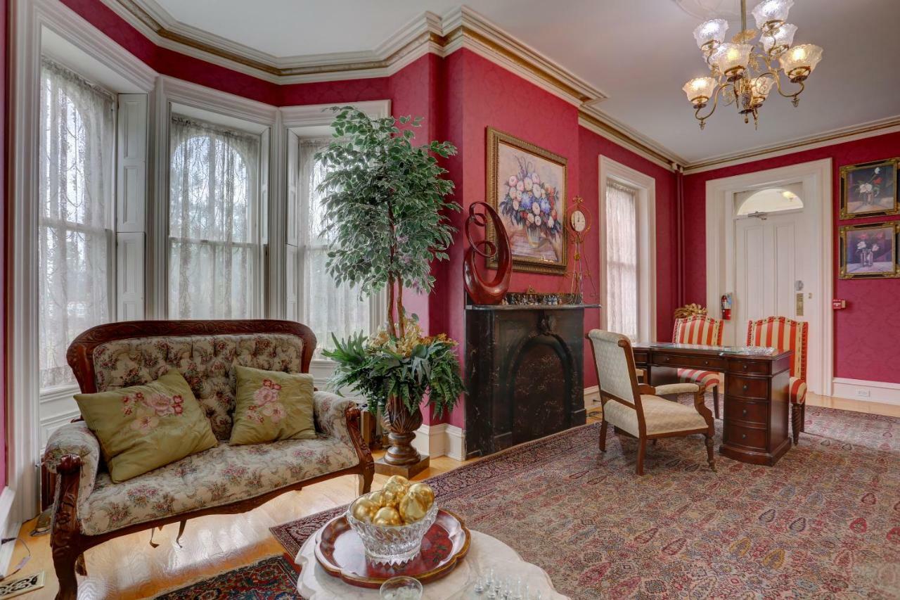Greystone Manor Bed & Breakfast Bird-in-Hand Экстерьер фото
